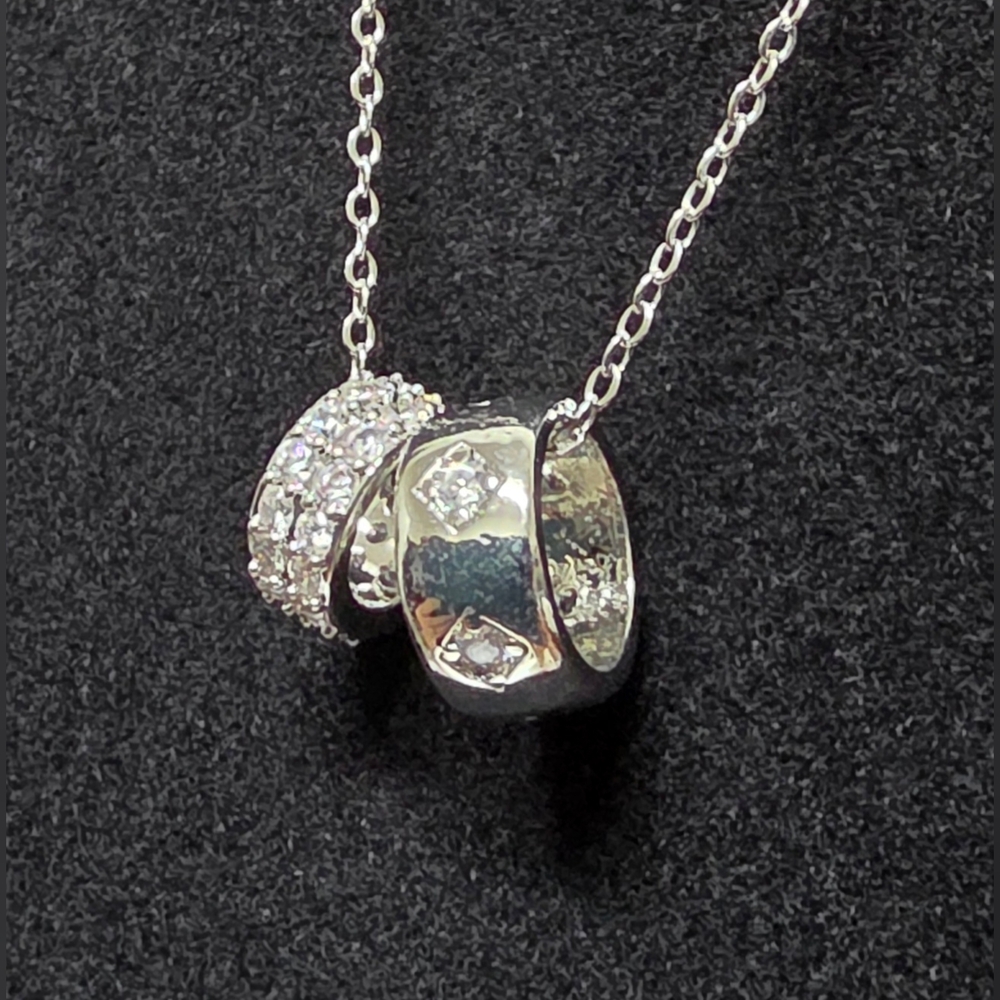 SOLARIE Duo Radiance Necklace